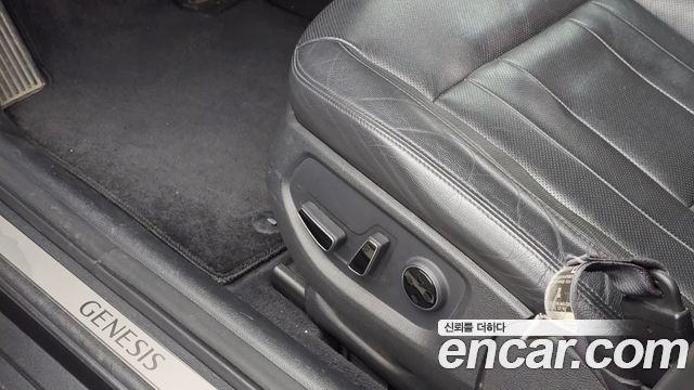 Genesis G80 2017 — photo 29