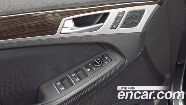 Genesis G80 2017 — photo 32