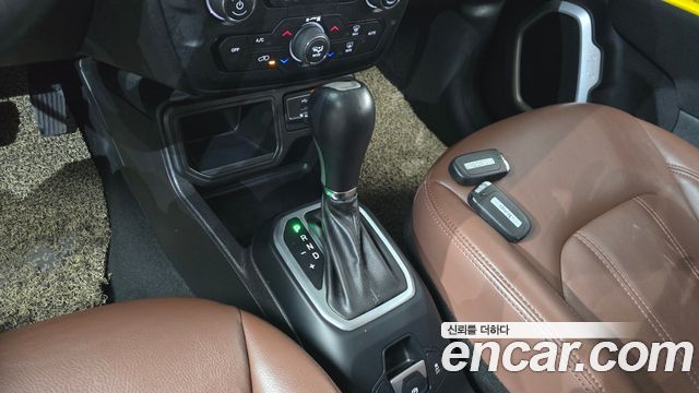 Jeep Renegade 2018 — photo 12