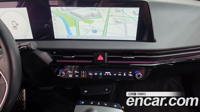 Kia EV6 2023 — photo 18