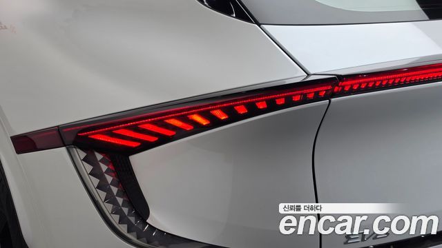 Kia EV6 2023 — photo 9