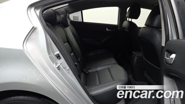 Kia K3 2017 — photo 17