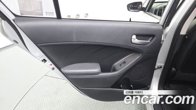 Kia K3 2017 — photo 15