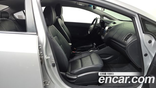 Kia K3 2017 — photo 16