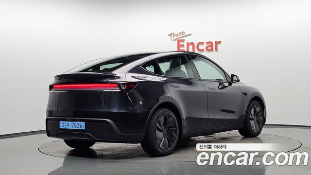 Tesla Model Y 2026 — photo 2