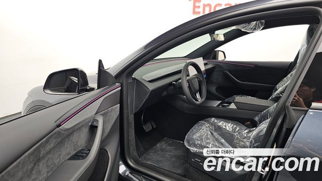 Tesla Model Y 2026 — photo 13