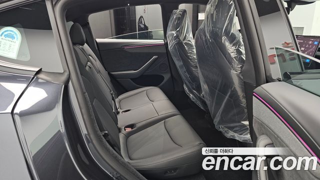 Tesla Model Y 2026 — photo 18
