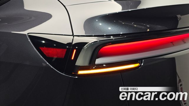 Tesla Model Y 2026 — photo 9