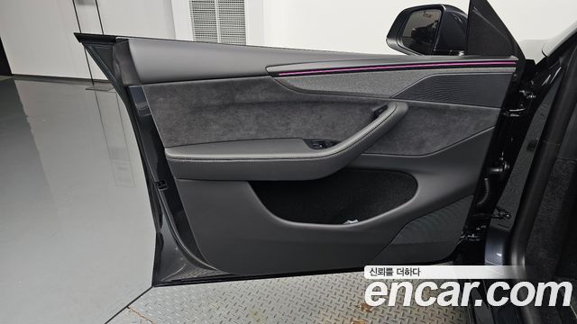Tesla Model Y 2026 — photo 14