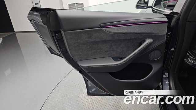 Tesla Model Y 2026 — photo 15