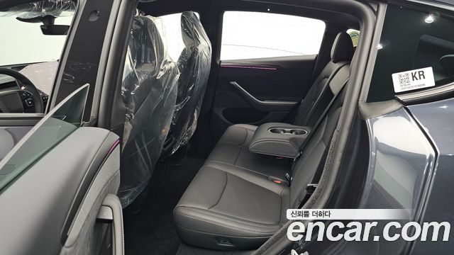 Tesla Model Y 2026 — photo 16
