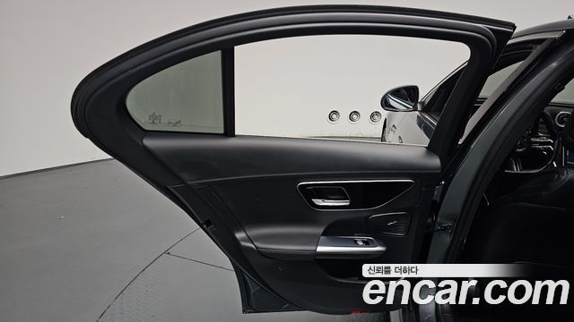 Mercedes-Benz C-Class 2022 — photo 15