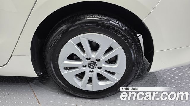 Toyota Prius 2018 — photo 5