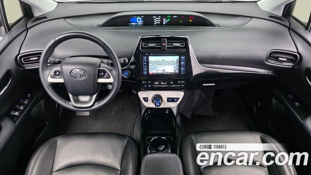 Toyota Prius 2018 — photo 10