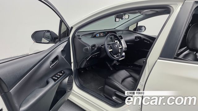 Toyota Prius 2018 — photo 13