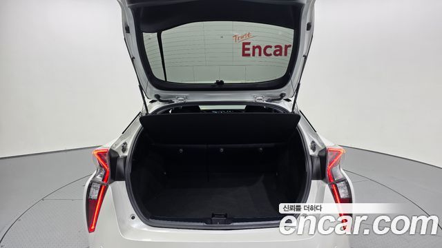 Toyota Prius 2018 — photo 26