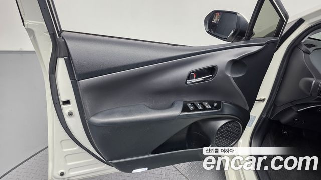 Toyota Prius 2018 — photo 14