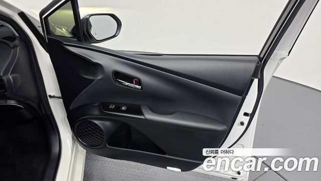 Toyota Prius 2018 — photo 15