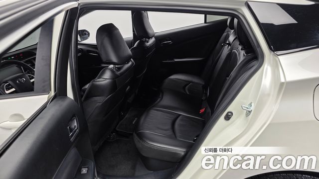 Toyota Prius 2018 — photo 16