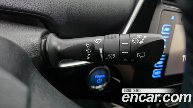 Toyota Prius 2018 — photo 31