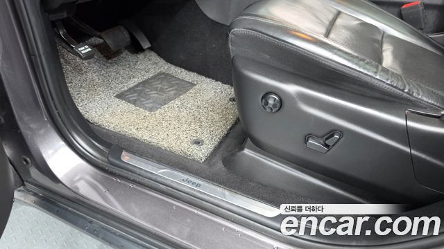 Jeep Cherokee 2021 — photo 31