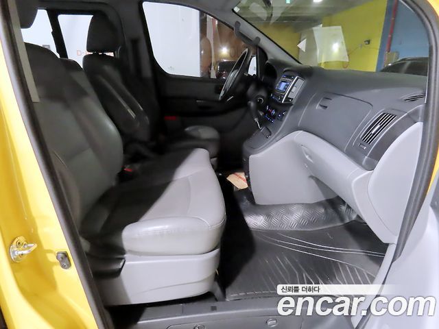 Hyundai Starex 2021 — photo 13