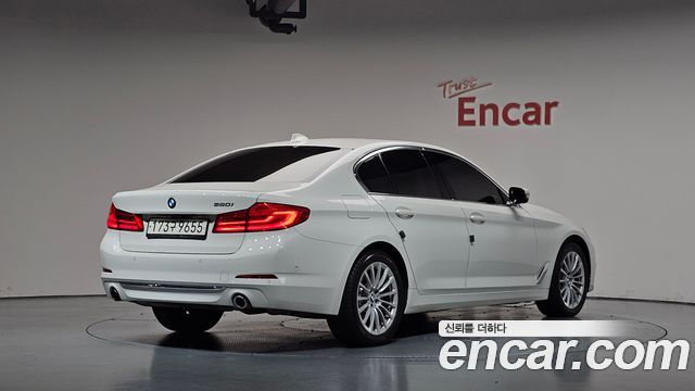 BMW 5-Series 2020 — photo 2