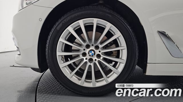 BMW 5-Series 2020 — photo 5
