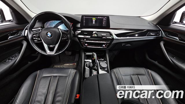 BMW 5-Series 2020 — photo 10