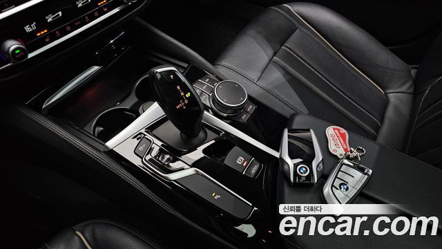 BMW 5-Series 2020 — photo 12