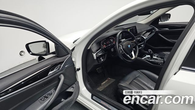 BMW 5-Series 2020 — photo 13