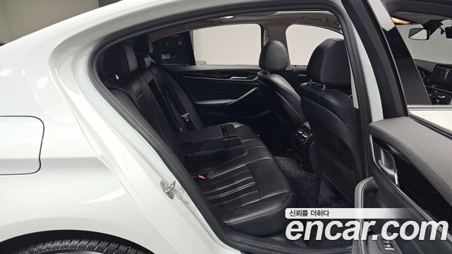 BMW 5-Series 2020 — photo 17