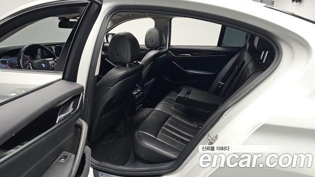 BMW 5-Series 2020 — photo 18