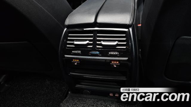 BMW 5-Series 2020 — photo 25