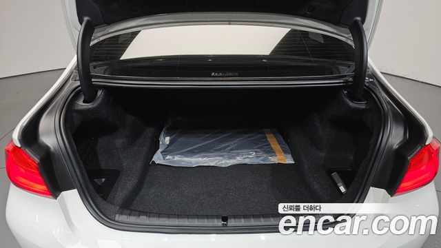 BMW 5-Series 2020 — photo 26