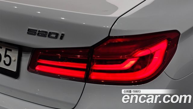 BMW 5-Series 2020 — photo 9
