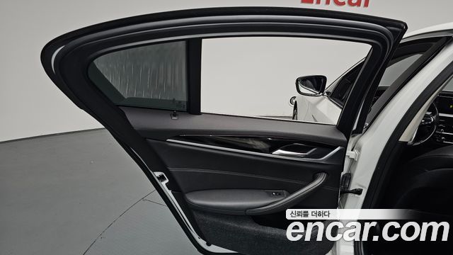 BMW 5-Series 2020 — photo 15