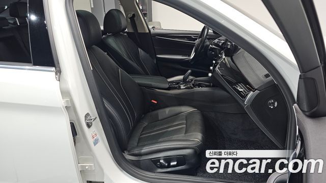 BMW 5-Series 2020 — photo 16