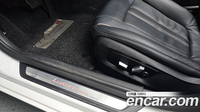 BMW 5-Series 2020 — photo 31