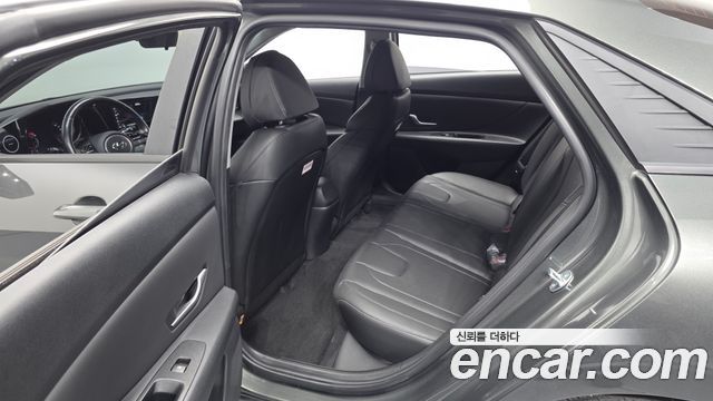 Hyundai AVANTE 2023 — photo 18