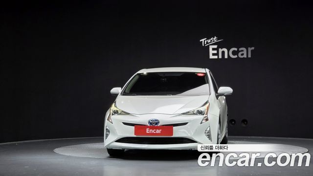 Toyota Prius 2017 — photo 3