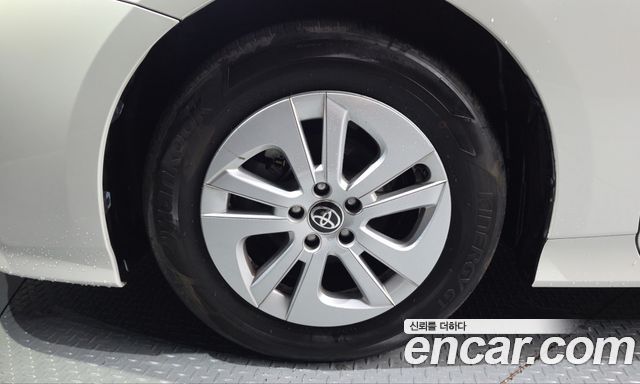 Toyota Prius 2017 — photo 5