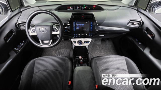 Toyota Prius 2017 — photo 10