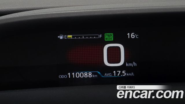 Toyota Prius 2017 — photo 11