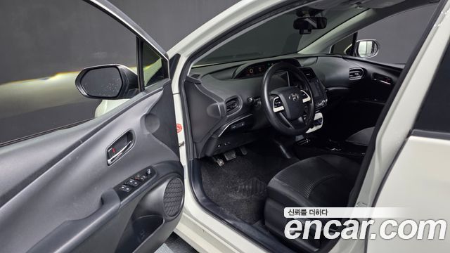 Toyota Prius 2017 — photo 13