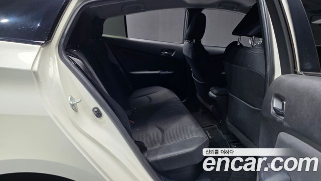 Toyota Prius 2017 — photo 18