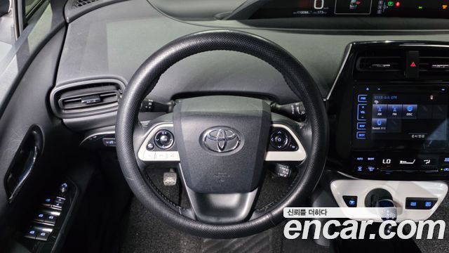 Toyota Prius 2017 — photo 19