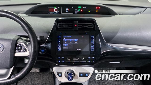 Toyota Prius 2017 — photo 20