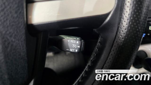 Toyota Prius 2017 — photo 23