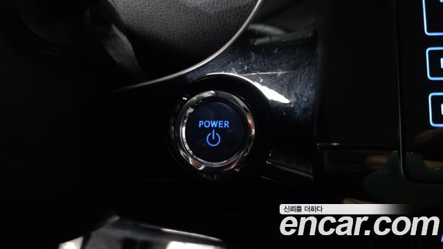 Toyota Prius 2017 — photo 25